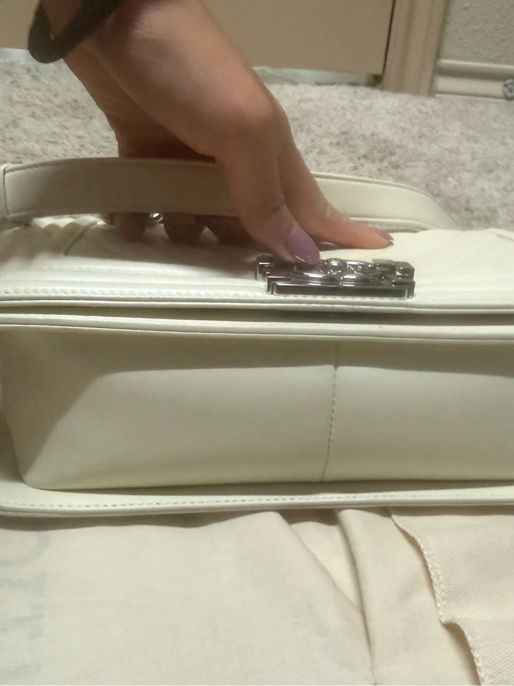 CHANEL White Chevron Quilted Shoulder Bag with Silver Chain